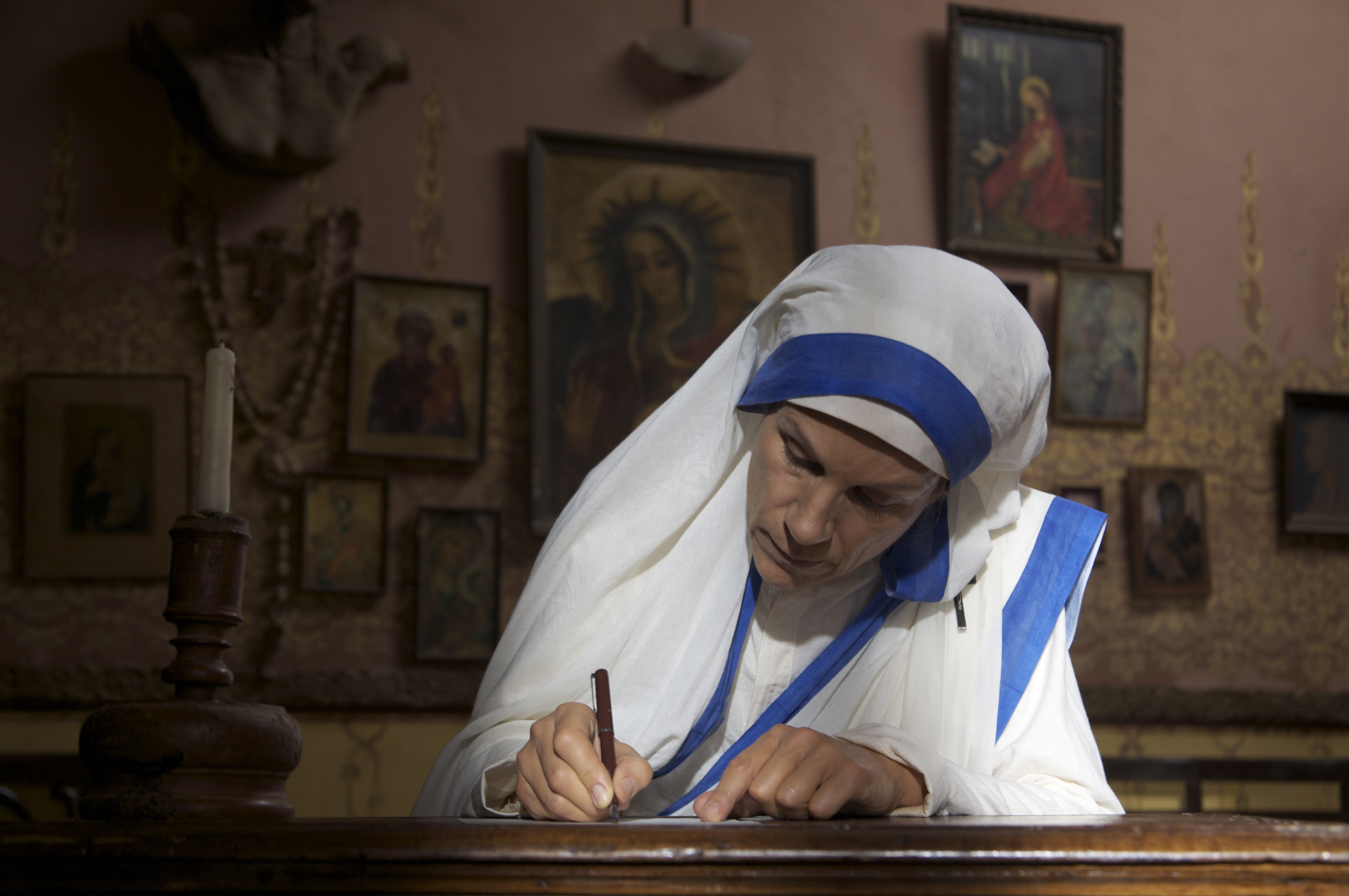 Avis Sur Mère Teresa De Calcutta 2003 Mère Teresa, une vie dévouée aux plus pauvres (DVD) - SAJE Boutique